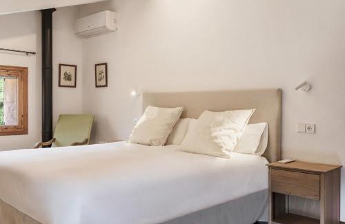 Sencelles Villa | Discover The Old Cottage with Pool & Family-Friendly Fun