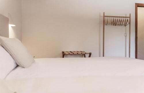 Sencelles Villa | Discover The Old Cottage with Pool & Family-Friendly Fun