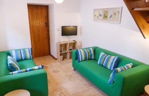 Weston-super-Mare House | Cozy Retreat at The Old Cottage - 4-Star Rated Haven