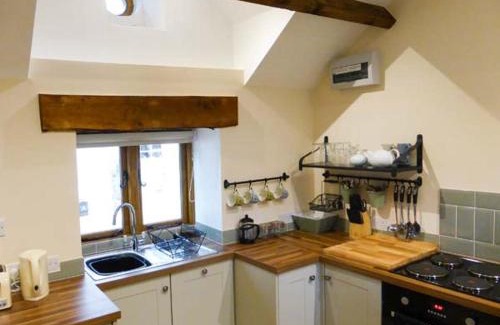 Weston-super-Mare House | Cozy Retreat at The Old Cottage - 4-Star Rated Haven