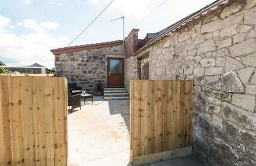 Banwell House | Unique Family Retreat at The Old Cow Shed - 4 Stars