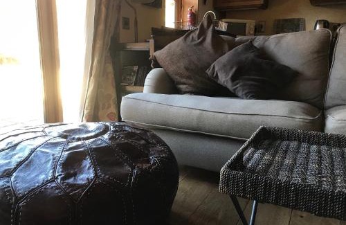 Thorndon House | Cozy Retreat: The Old Cow Shed, Pet-Friendly & 4-Star Stay