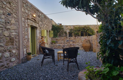Palekastro Cottage | Cozy Retreat at The Old Cretan Cottage for Families