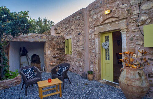 Palekastro Cottage | Cozy Retreat at The Old Cretan Cottage for Families
