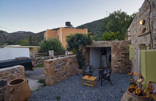 Palekastro Cottage | Cozy Retreat at The Old Cretan Cottage for Families