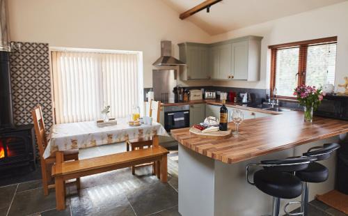 Monmouth House | Charming Boutique Cottage with Hot Tub in the Countryside