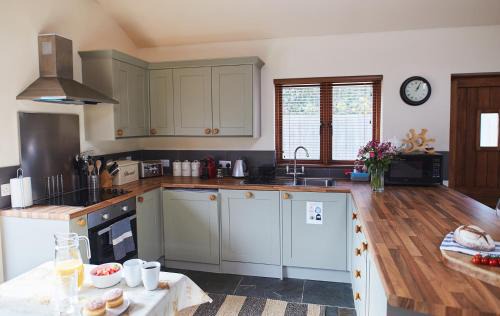 Monmouth House | Charming Boutique Cottage with Hot Tub in the Countryside
