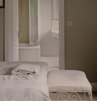 Chute Forest Apartment | Discover The Old Dairy: Family-Friendly Retreat in Nature