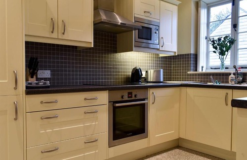 Farningham House | Experience Tranquility at The Old Dairy Cottage - 4 Star Retreat