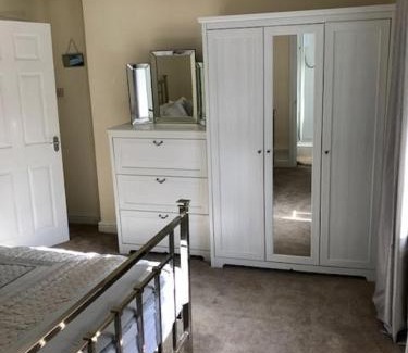 Newmillerdam House | Charming Stay at The Old Dairy: Family-Friendly Getaway