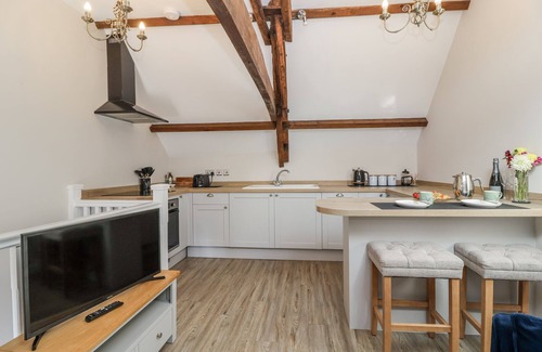Nettleton Cottage | THE OLD DAIRY, romantic, with a garden in Nettleton