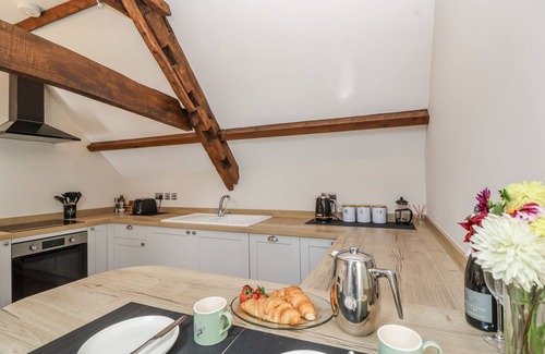 Nettleton Cottage | THE OLD DAIRY, romantic, with a garden in Nettleton