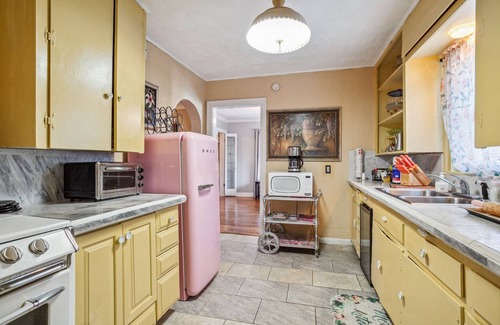 Grand Prairie House | Historic Grand Prairie House: Guest Rated 10/10 with Pool