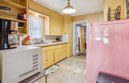 Grand Prairie House | Historic Grand Prairie House: Guest Rated 10/10 with Pool