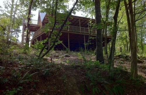 Murfreesboro Cabin | Unforgettable Old Factory Getaway by the Little Missouri River
