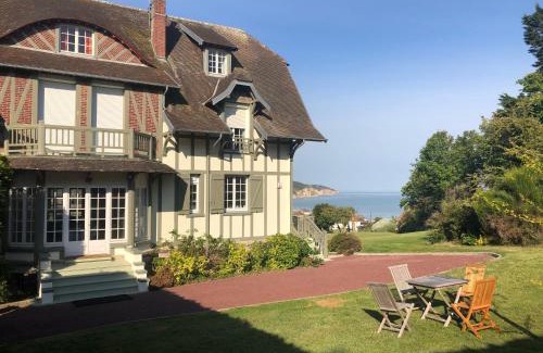 Pourville-sur-Mer Apartment | Experience The Old Fenwick House: Oceanfront Family Getaway