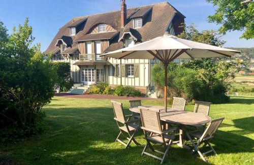 Pourville-sur-Mer Apartment | Experience The Old Fenwick House: Oceanfront Family Getaway