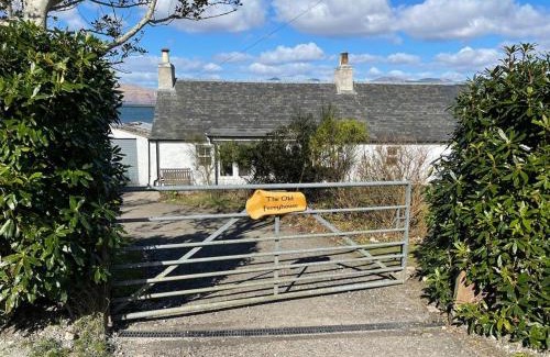 Port Appin Apartment | Beautiful Oceanfront Stay at The Old Ferryhouse - 9.4/10