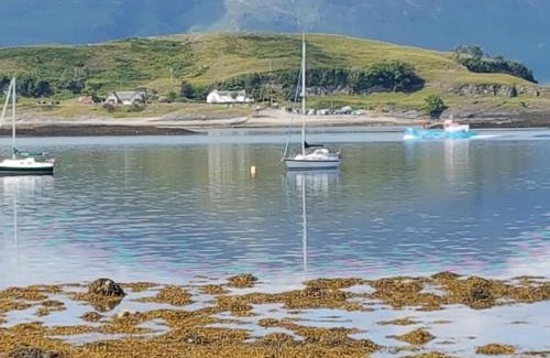 Port Appin Apartment | Beautiful Oceanfront Stay at The Old Ferryhouse - 9.4/10