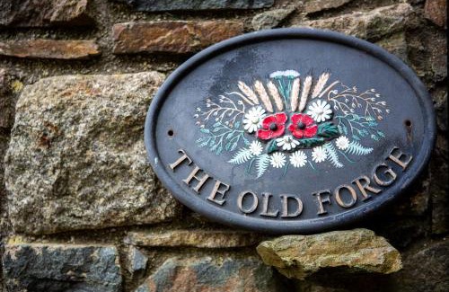 Brecqhou Bed & Breakfast | Inviting Stay at The Old Forge B&B with Oceanfront Views