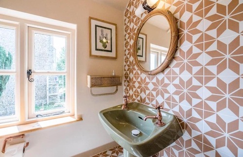 Saxmundham House | Discover The Old Forge, Great Glemham - 4-Star Family Retreat