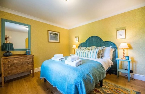 Saxmundham House | Discover The Old Forge, Great Glemham - 4-Star Family Retreat
