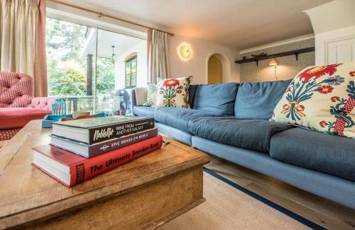 Saxmundham House | Discover The Old Forge, Great Glemham - 4-Star Family Retreat