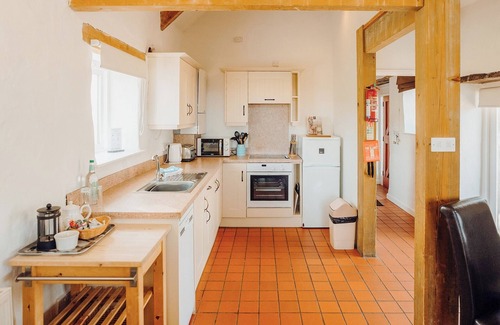 Lydstep Cottage | Cozy 2 Bedroom Retreat in Lydstep, Oceanfront & Pet Friendly