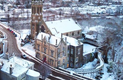 Peebles Apartment | Discover The Old Gaol: A Child-Friendly Retreat