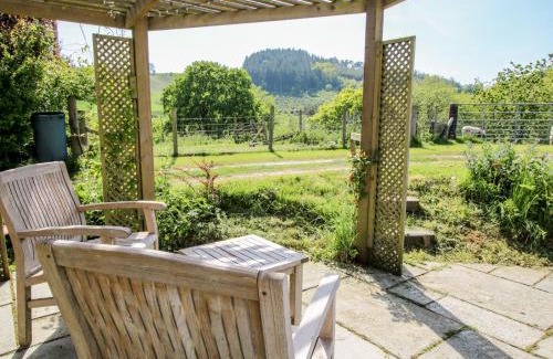 Llansantffraid-ym-Mechain House | Pet-Friendly Retreat at The Old Beams, Pont y Forwyn