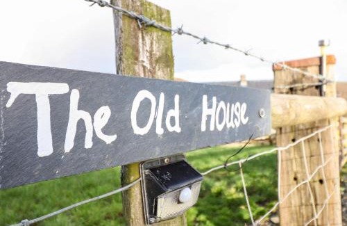 Llanidloes House | Explore The Old House: 4-Star Family-Friendly Retreat