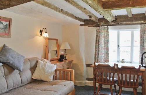 Eye House | Elegant Stay at The Old House: Pet & Child Friendly Retreat