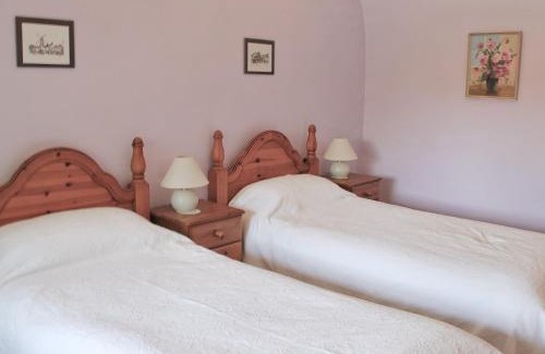 Eye House | Elegant Stay at The Old House: Pet & Child Friendly Retreat