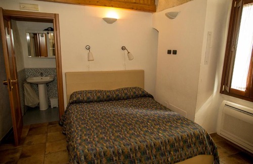 Mottola House | Charming Retreat at The Old House: Pet-Friendly Comfort