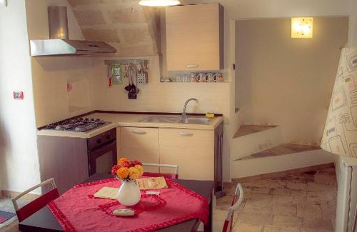 Mottola House | Charming Retreat at The Old House: Pet-Friendly Comfort