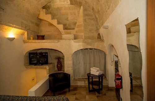 Mottola House | Charming Retreat at The Old House: Pet-Friendly Comfort