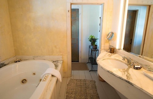New Marlborough Hotel | Relax at The Old Inn On The Green with Pool & Restaurant