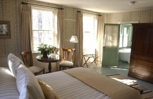 New Marlborough Hotel | Relax at The Old Inn On The Green with Pool & Restaurant