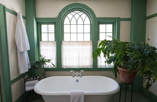 New Marlborough Hotel | Relax at The Old Inn On The Green with Pool & Restaurant
