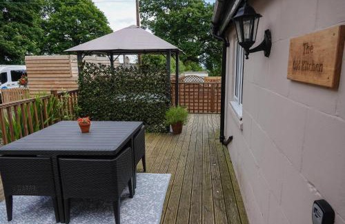 Burwarton Apartment | Charming Stay at The Old Kitchen with Hot Tub & Family Perks