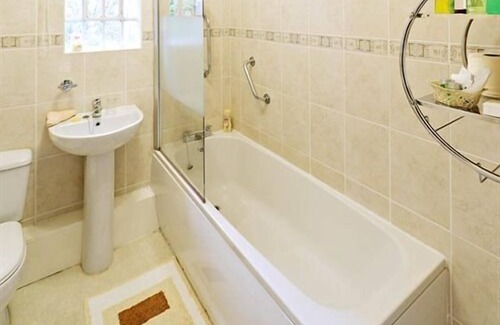 Wirksworth House | Exceptional Stay at The Old Lockup with Breakfast Included