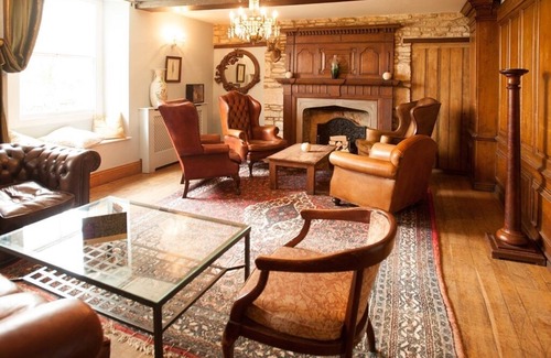 Box House | Cozy Stay at The Old Lodge with Breakfast & Family Amenities