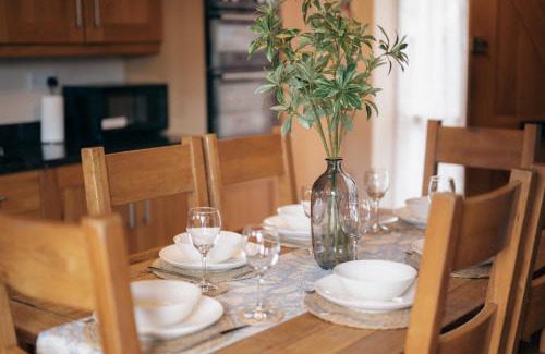 Moreton House | Relaxing Retreat at The Old Mill Barn with Private Pool