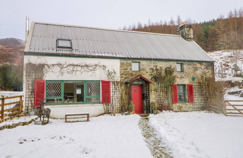 Beauly Cottage | Cozy Stays at The Old Mill: Pet-Friendly & Family Amenities