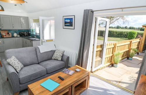 Storwood Cottage | Relaxing Old Mill Hideaway with Hot Tub in Ellerton