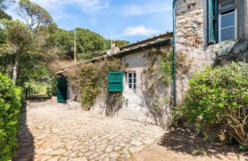 Magazzini Villa | Enjoy The Old Mill with Private Garden & Pet-Friendly Stay