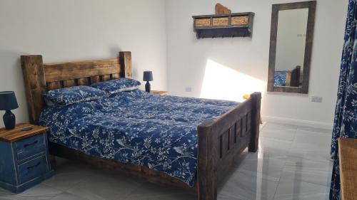 Ynysddu Apartment | Highly Rated Stay at The Old Mountain Stables in Caerllwyn