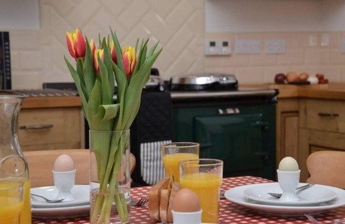 Nunney House | Discover The Old Parlour: Rated 10/10 & Family Friendly