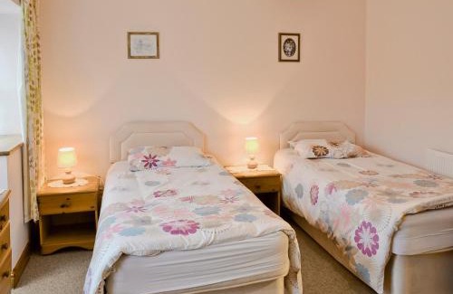 West Compton House | Discover The Old Piggeries: Family-Friendly Retreat with Pool