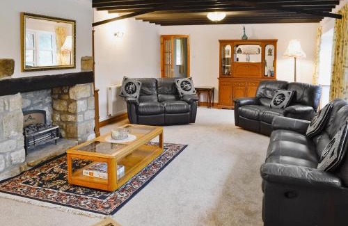 West Compton House | Discover The Old Piggeries: Family-Friendly Retreat with Pool